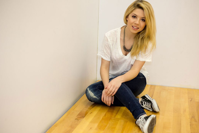 Click to enlarge image 1jennette.jpg