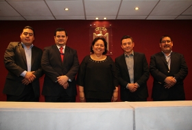 Realizan di&aacute;logo con especialistas en la rama automotriz.