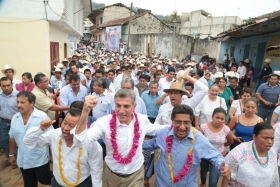 Tony Gali se compromete en Huehuetla, se rehabilitar&aacute; la Interserrana