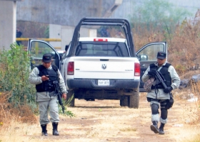 También fueron presentados ante la PGR seis presuntos delincuentes y se aseguraron 18 vehículos