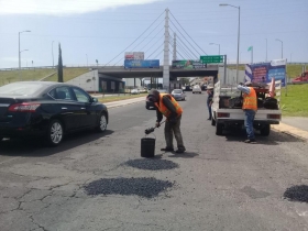 Realizan bacheo en 4 vialidades estatales