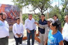 Supervisa la reparación de la primaria Benito Juárez