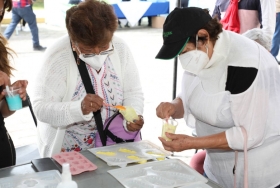 Jornada de servicios en la colonia Las Hadas para personas mayores