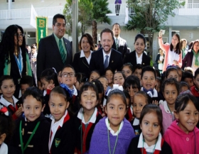 Encabezó la ceremonia de regreso a a clases