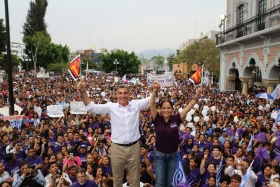 Tony Gali crear&aacute; red estatal de estancias infantiles en apoyo a las poblanas