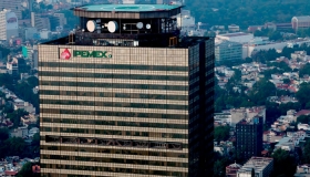 Desalojan torre de Pemex por amenaza de bomba