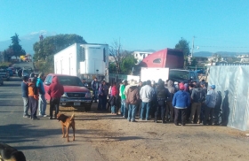 Una patrulla de la policía estatal fue retenida por cerca de dos horas por vecinos de Ignacio Manuel Altamirano