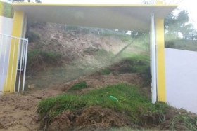 La lluvia a ocasionado el reblandecimiento de cerros     