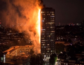 Voraz incendio consume edificio