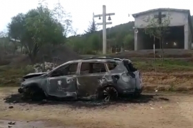 Quemaron la unidad en la calle Violetas, esquina con Alchichica